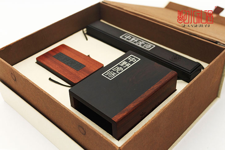 100元的预算如何定制纪念品?