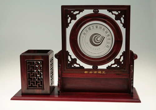 定制什么礼品作为纪念品比较好？